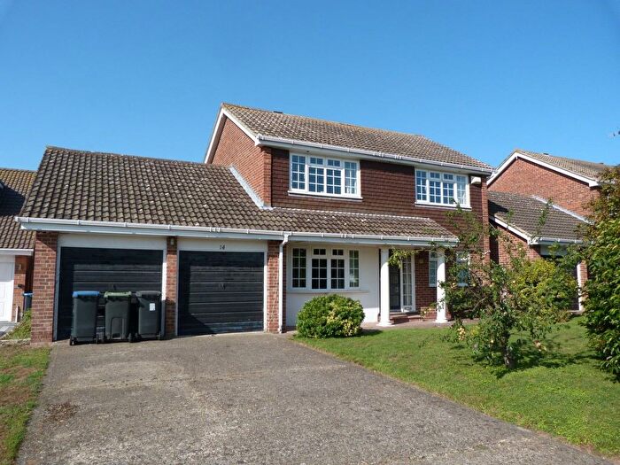 4 Bedroom Detached House For Sale In Whiteness Green, Broadstairs, CT10