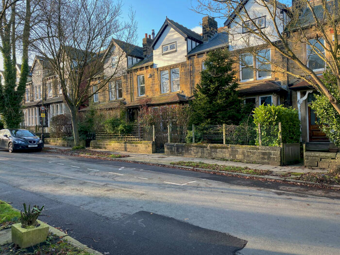 6 Bedroom Terraced House To Rent In Oakwood Drive, Leeds, West Yorkshire, LS8