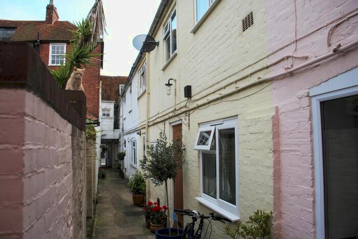 2 Bedroom Cottage To Rent In High Street, Lymington, Hampshire, SO41