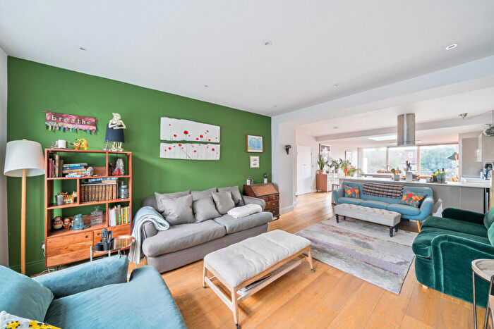 4 Bedroom Terraced House For Sale In Torrington Gardens, Bounds Green, London, N11