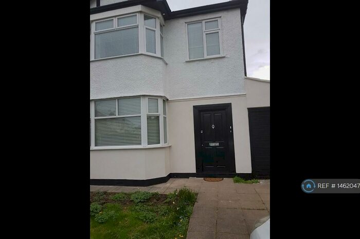 2 Bedroom Flat To Rent In Willow Road, Enfield, EN1