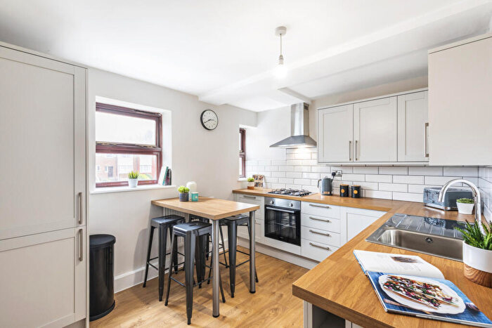 4 Bedroom House To Rent In Kelso Heights, Leeds, LS3