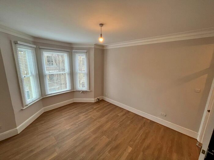 2 Bedroom Flat To Rent In Mowll Street, Oval, SW9