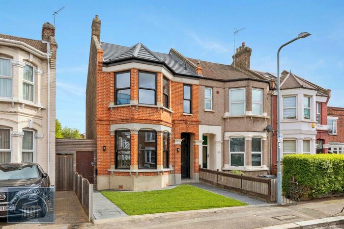 2 Bedroom Flat To Rent In Lonsdale Road, London, E11