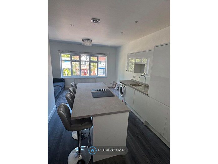 2 Bedroom Flat To Rent In Carshalton, Surrey, SM5