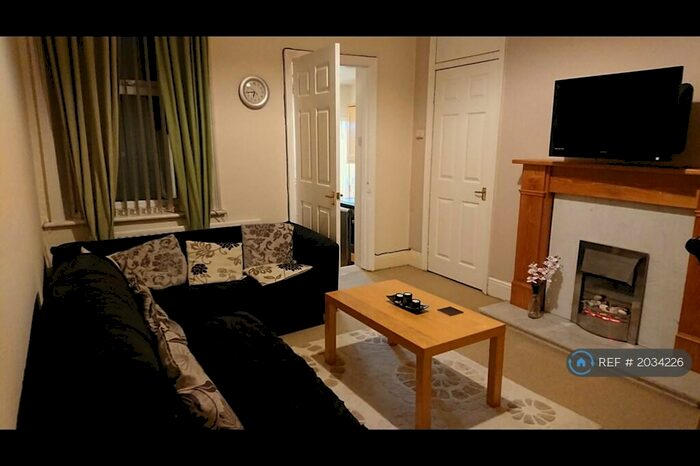 3 Bedroom Flat To Rent In Warton Terrace, Heaton, NE6