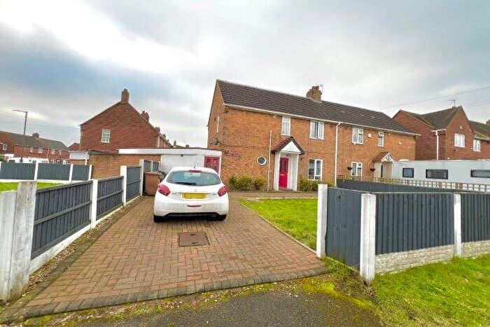 4 Bedroom Semi-Detached House To Rent In Clare Road, Walsall, WS3