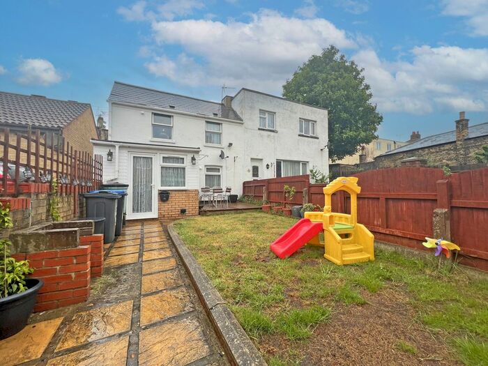 3 Bedroom Semi-Detached House To Rent In Wellington Gardens, Margate, CT9