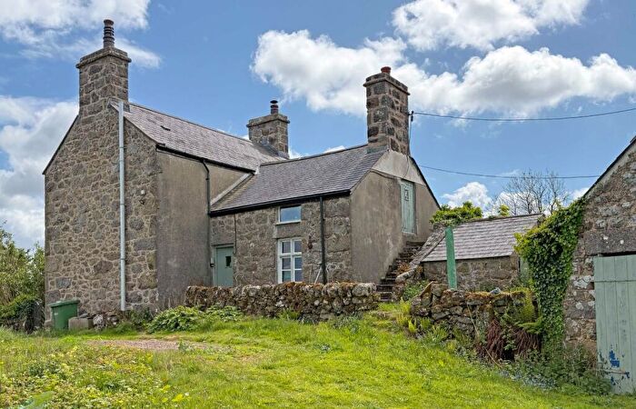 3 Bedroom Detached House For Sale In Llanbedrgoch, Anglesey, LL76