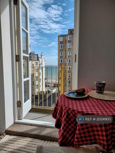 2 Bedroom Flat To Rent In Verner House, Hove, BN3