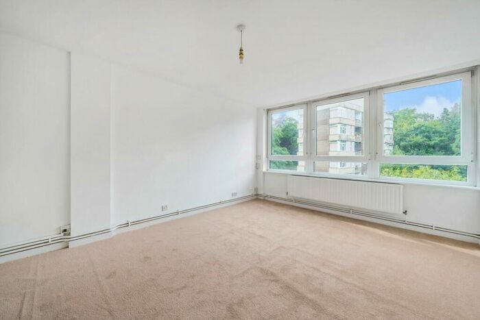 2 Bedroom Flat For Sale In College Road, Crystal Palace, SE19