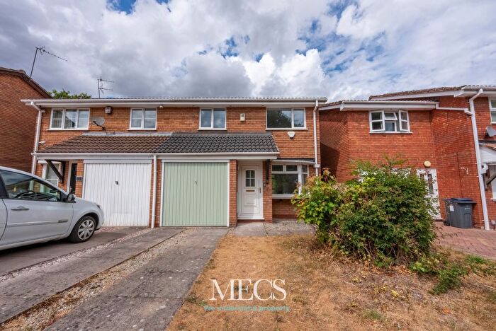 3 Bedroom Semi Detached House To Rent In , Stableford Close, Birmingham, B32