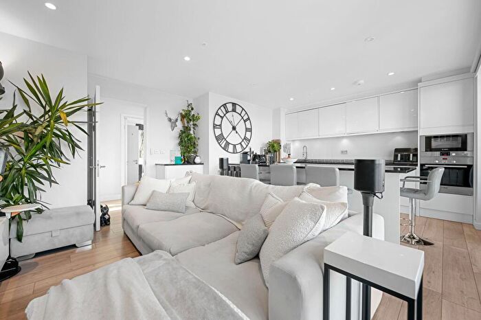 2 Bedroom Flat To Rent In Barking Road, Canning Town, E16