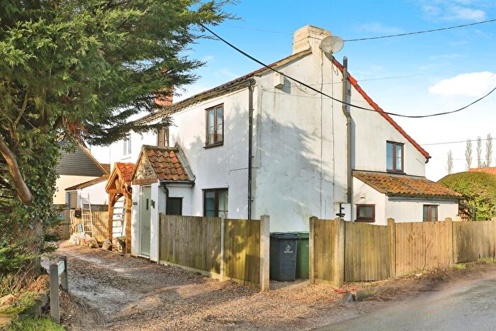 3 Bedroom Semi-Detached House For Sale In Litcham Road, Great Dunham, PE32