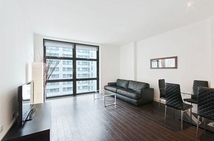 1 Bedroom Flat To Rent In South Quay Square, Canary Wharf, London, E14