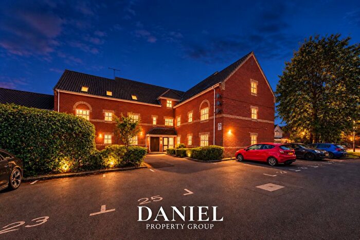 2 Bedroom Flat For Sale In Northampton Grove, Langdon Hills, SS16