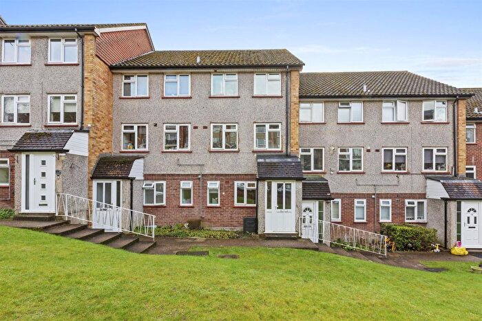 2 Bedroom Flat For Sale In Rectory Avenue, High Wycombe, HP13