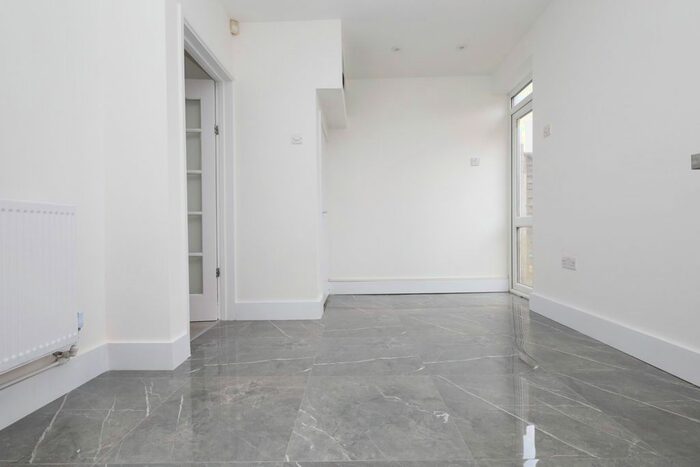 3 Bedroom Terraced House To Rent In Wednesbury Gardens, Romford, RM3