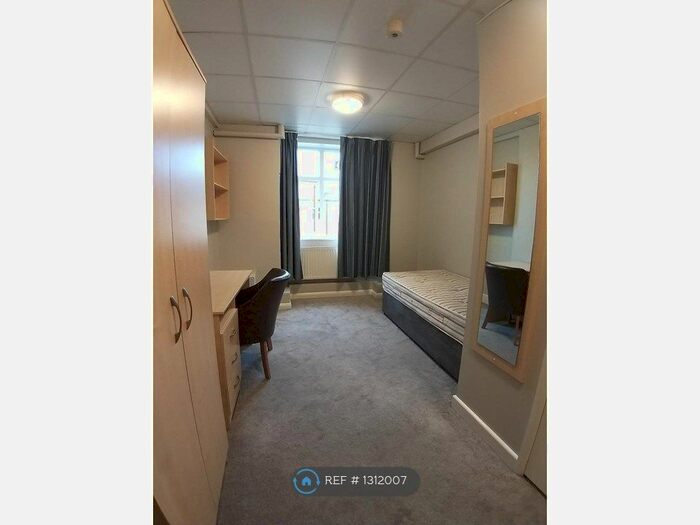 Studio To Rent In Gower Street, London WC1E