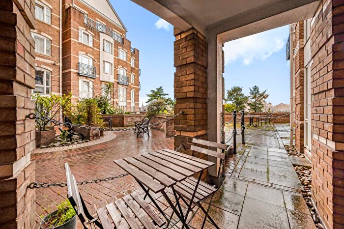 1 Bedroom Flat To Rent In Hampton Court, King & Queen Wharf, SE16