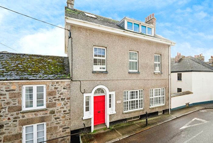 2 Bedroom Flat For Sale In Fore Street, Marazion, Cornwall, TR17