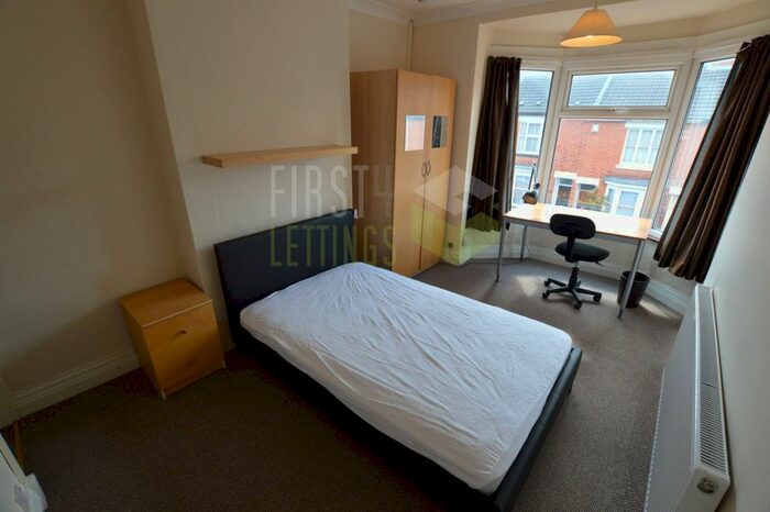 5 Bedroom Semi-Detached House To Rent In Lorne Road, Clarendon Park LE2