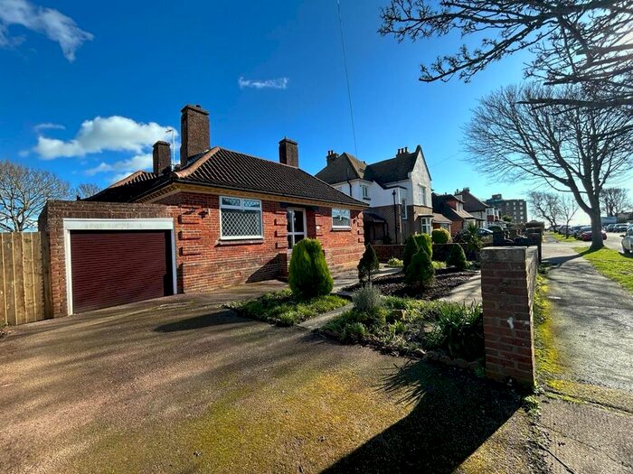 4 Bedroom Bungalow To Rent In Richmond Road, Bexhill-On-Sea, TN39