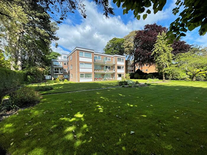 2 Bedroom Flat To Rent In West Cliff Road, Bournemouth, BH4