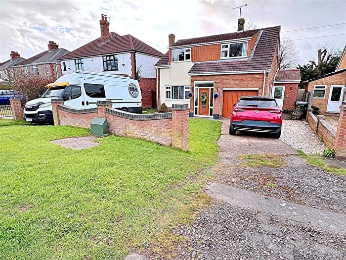 4 Bedroom Detached House For Sale In Louth Road, Holton-Le-Clay, Grimsby, Lincs, DN36