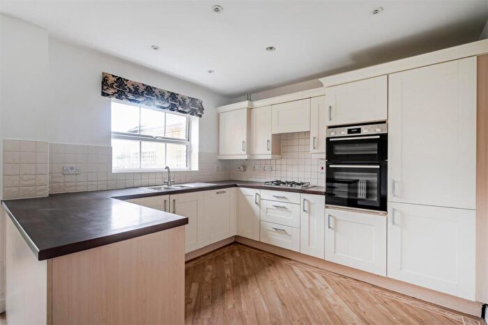 5 Bedroom Detached House For Sale In Gala Close, Bedford, MK41