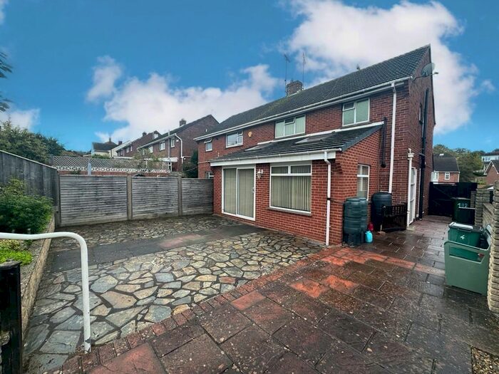 3 Bedroom Semi-Detached House To Rent In Sweetbrier Lane, Exeter, EX1