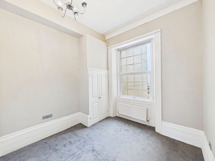 2 Bedroom Flat To Rent In Brunswick Place, Hove, BN3