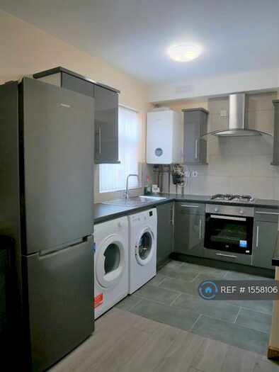 2 Bedroom Flat To Rent In Clarendon Park Road, Leicester, LE2