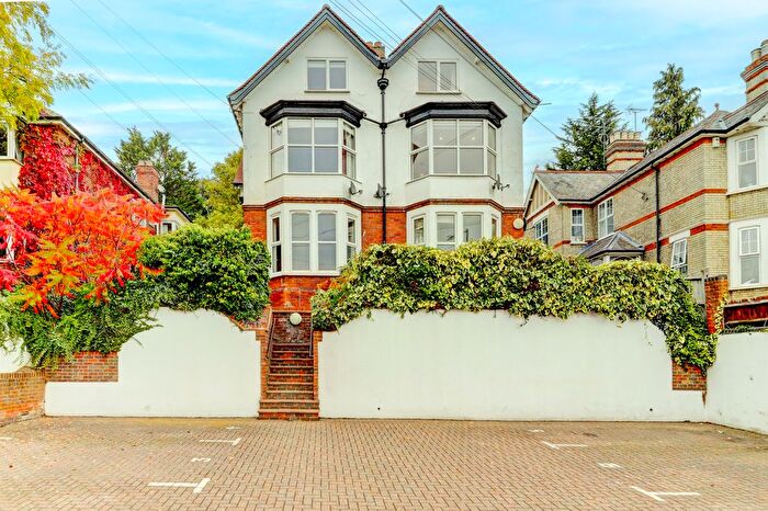 2 Bedroom Flat For Sale In London Road, High Wycombe, Buckinghamshire, HP11