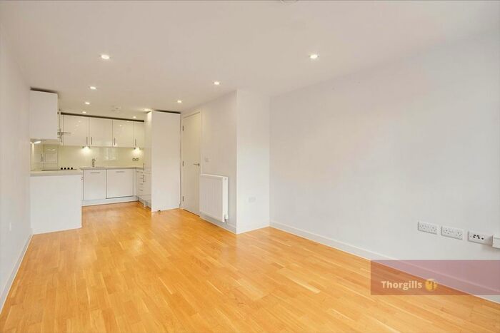 1 Bedroom Flat To Rent In Beavers Lane, Hounslow, TW4