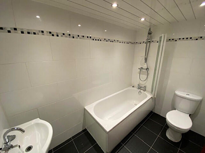 2 Bedroom Apartment For Sale In - St. Annes Road East, Lytham St. Annes, Lancashire, FY8