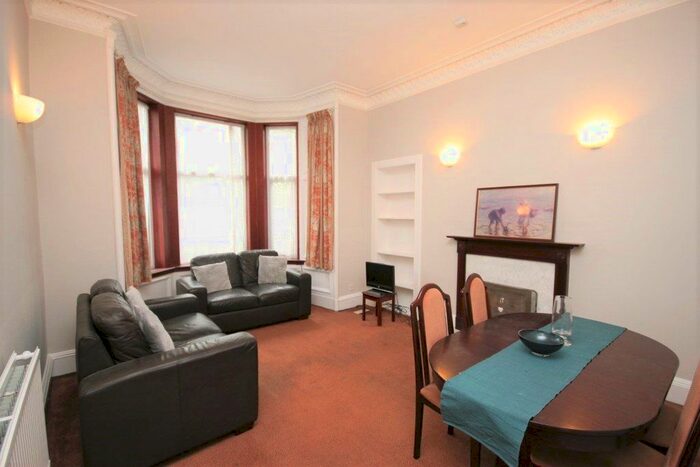 2 Bedroom Flat To Rent In Comely Bank Road, Edinburgh, EH4