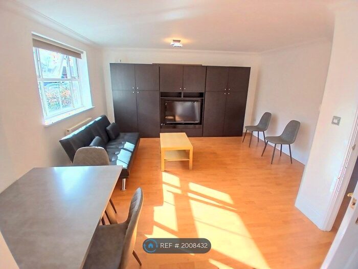 2 Bedroom Flat To Rent In Rose Lodge, Egham, TW20
