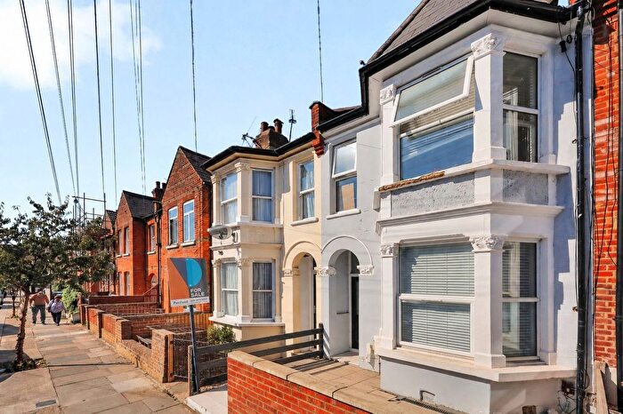 2 Bedroom Flat For Sale In Chapter Road, NW2