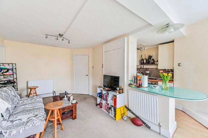 1 Bedroom Flat To Rent In Kennington Park Road, Kennington, London, SE11