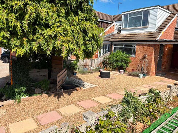 3 Bedroom Terraced House For Sale In Churchill Road, Dunstable, LU6