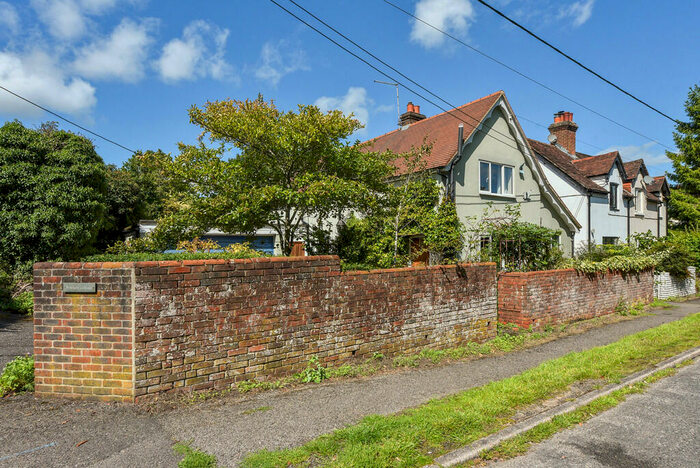 3 Bedroom Detached House For Sale In Petersfield Road, Greatham, Hampshire, GU33