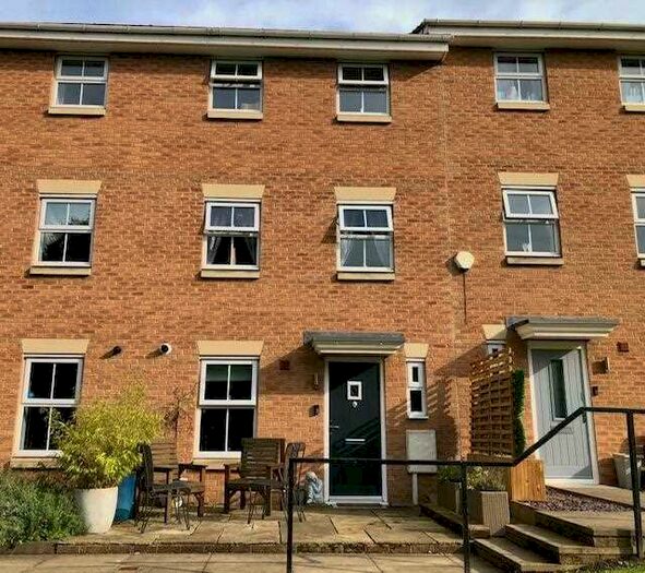 4 Bedroom House To Rent In Wilden Croft, S43