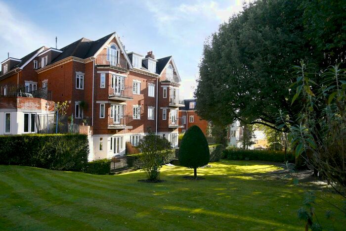 2 Bedroom Flat To Rent In Wimbledon Hill Road, London, SW19