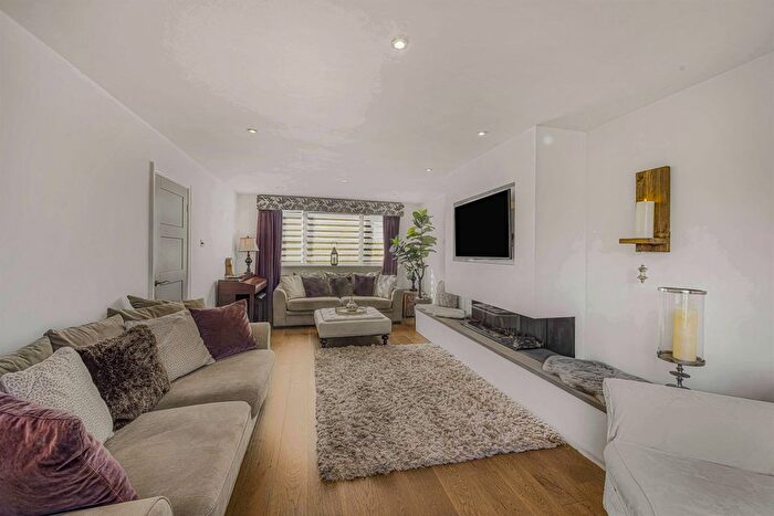5 Bedroom Detached House For Sale In Sycamore Crescent, Macclesfield, SK11
