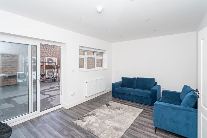 1 Bedroom Flat To Rent In High Street, Watford, WD17