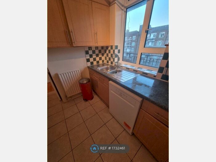 3 Bedroom Flat To Rent In Vernon House, London, SE11