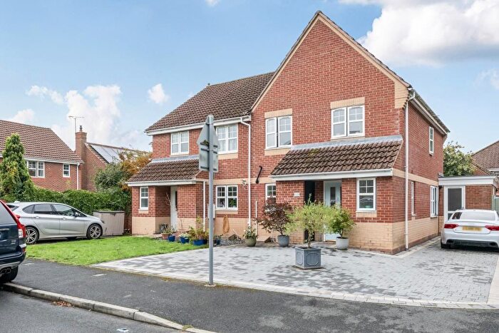 3 Bedroom Semi-detached House For Sale In Newbury, Berkshire, RG19