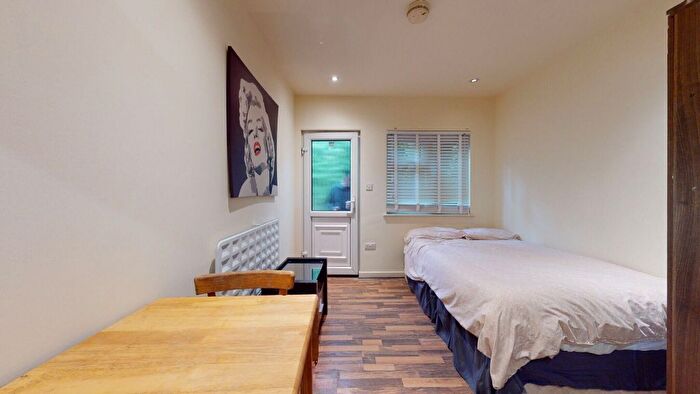 Studio To Rent In Chatsworth Road, Mapesbury, London, NW2