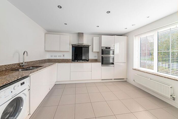 4 Bedroom Link Detached House To Rent In Greenfinch Road, Didcot, OX11